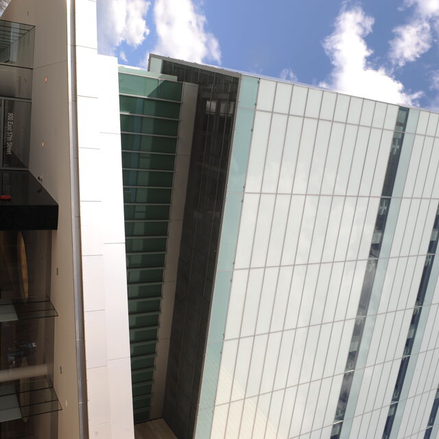 the entrance to knapp center